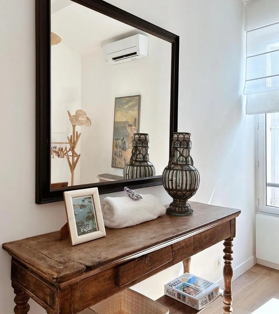 L Appartement De Manon, Centre Historique Du Vieil Antibes 0*,  França